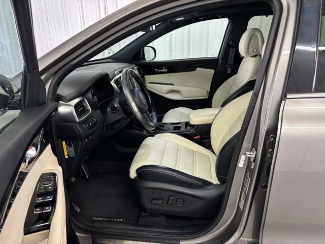 Used 2016 Kia Sorento SX image 2