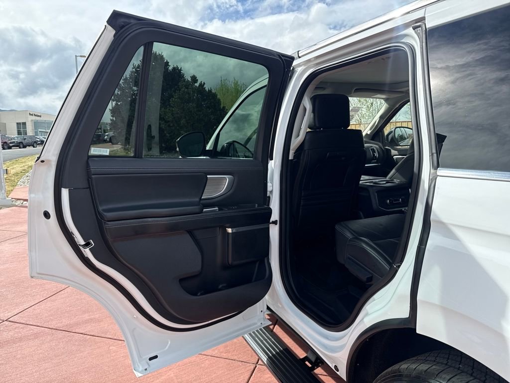 Certified 2025 Ford Expedition Platinum image 15