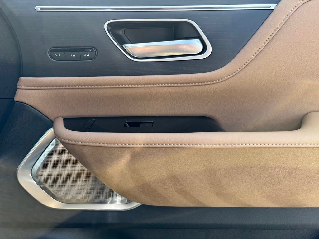 Used 2025 INFINITI QX80 Sensory AWD/4WD image 29