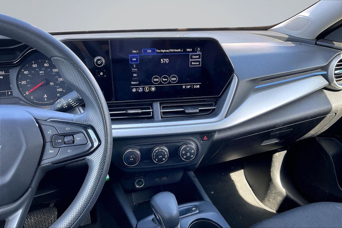 Used 2025 Chevrolet Trax LS FWD image 6