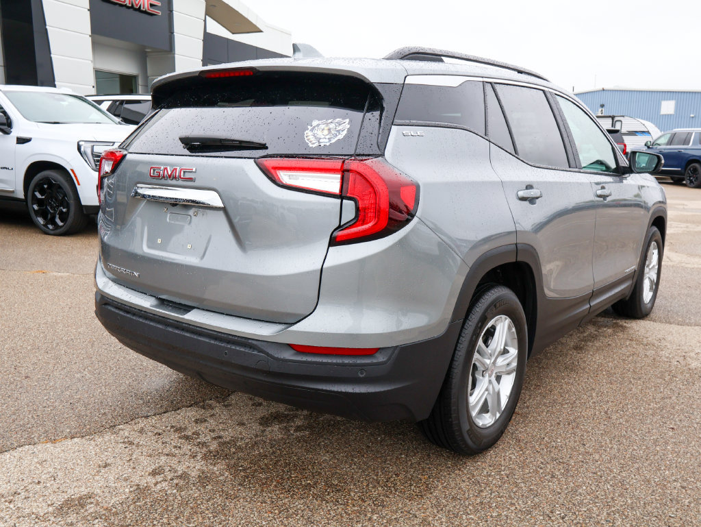 Used 2023 GMC Terrain SLE w/ Driver Convenience Package FWD image 3