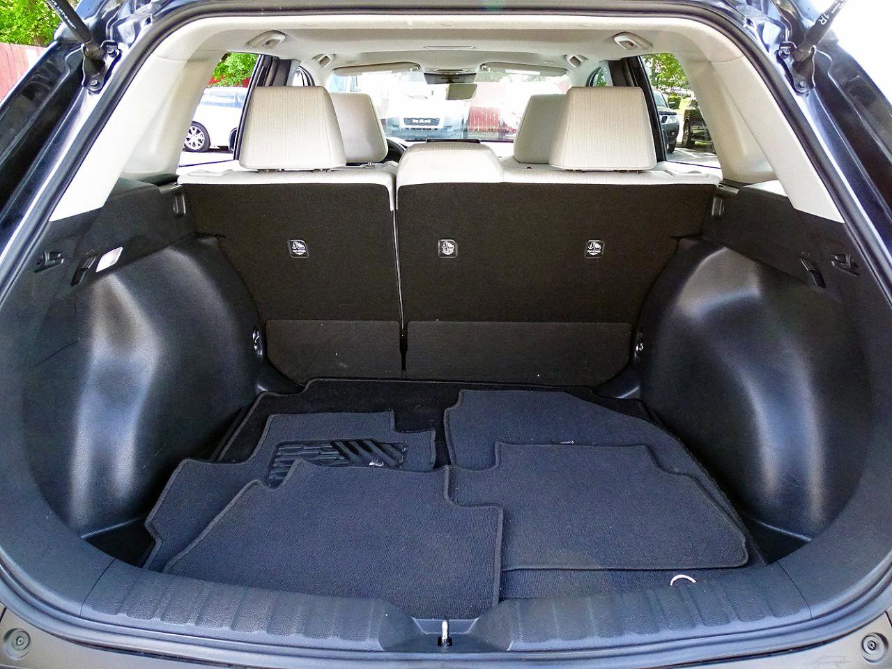 Used 2024 Toyota Corolla Cross LE w/ Moonroof Package FWD image 34