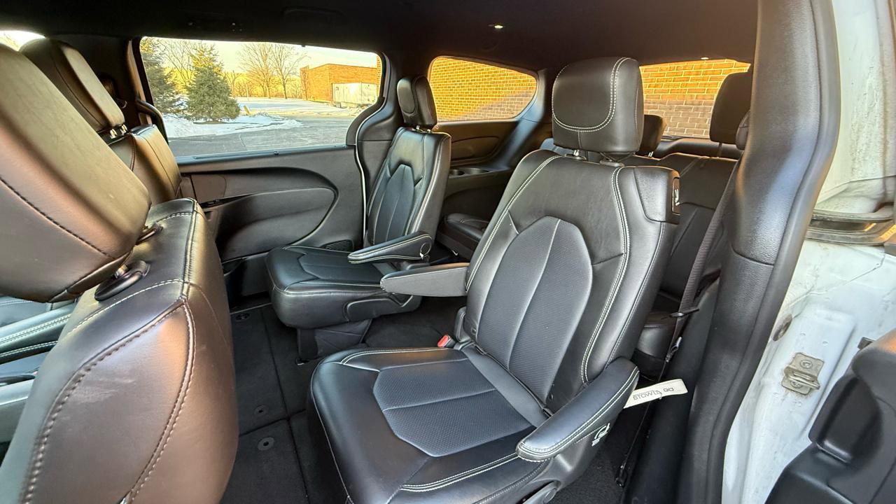 Used 2025 Chrysler Pacifica Select FWD image 24