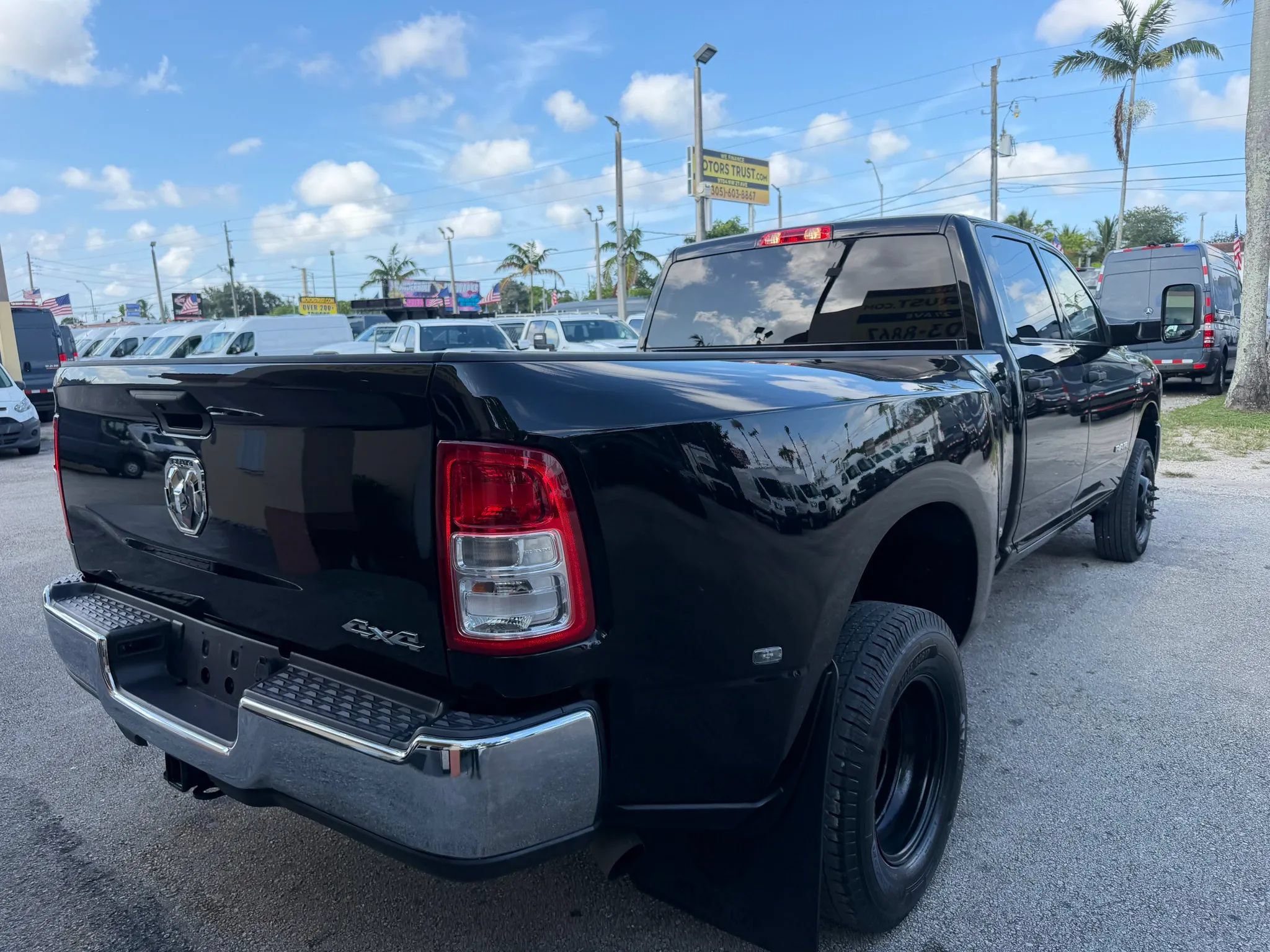 Used 2022 RAM 3500 Tradesman w/ Chrome Appearance Group AWD/4WD image 7
