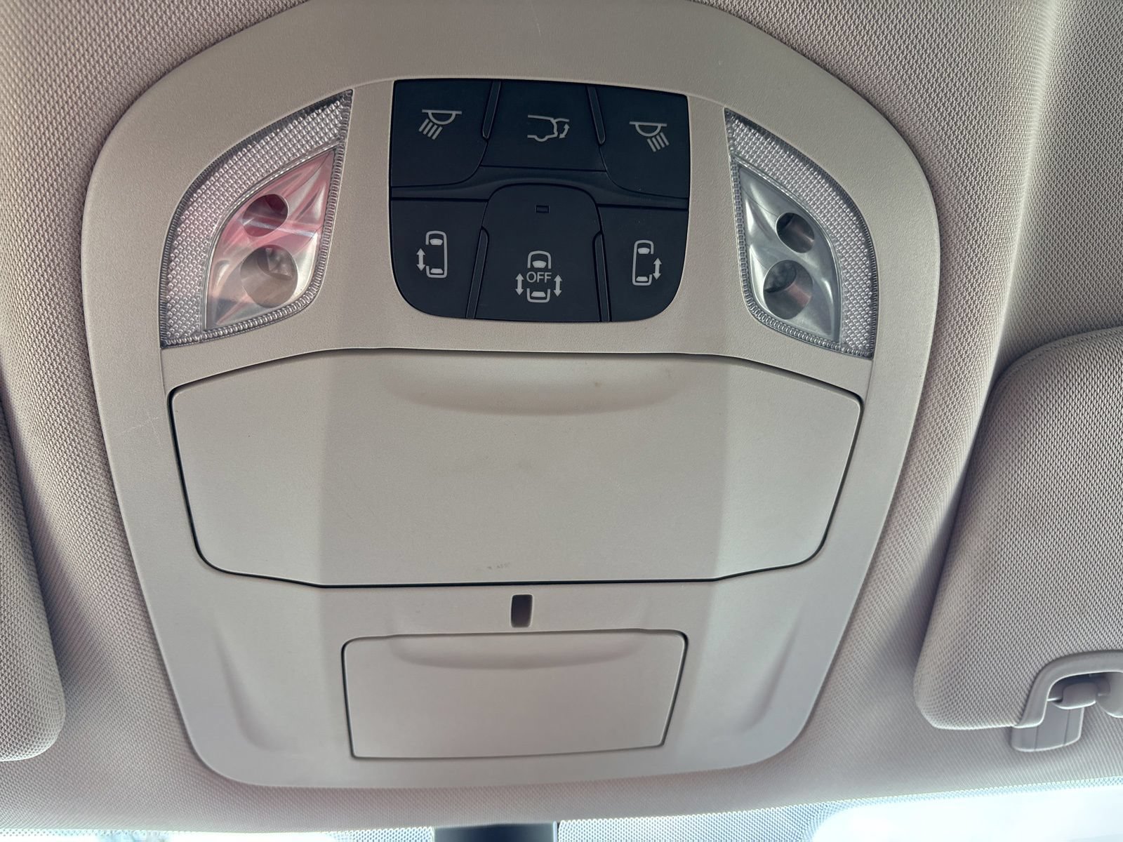 Used 2023 Chrysler Pacifica Touring-L FWD image 15