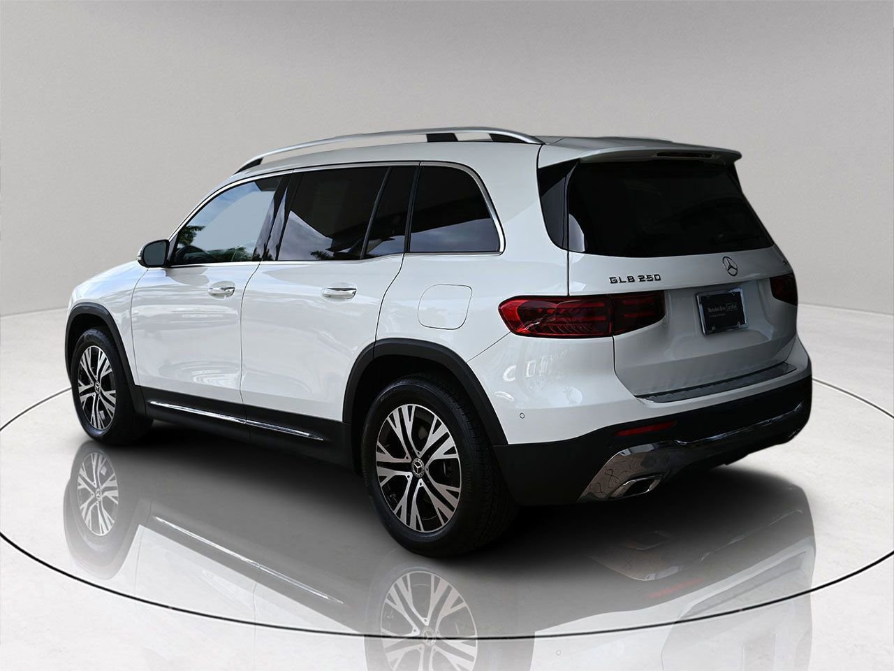 Certified 2025 Mercedes-Benz GLB 250 4MATIC image 4