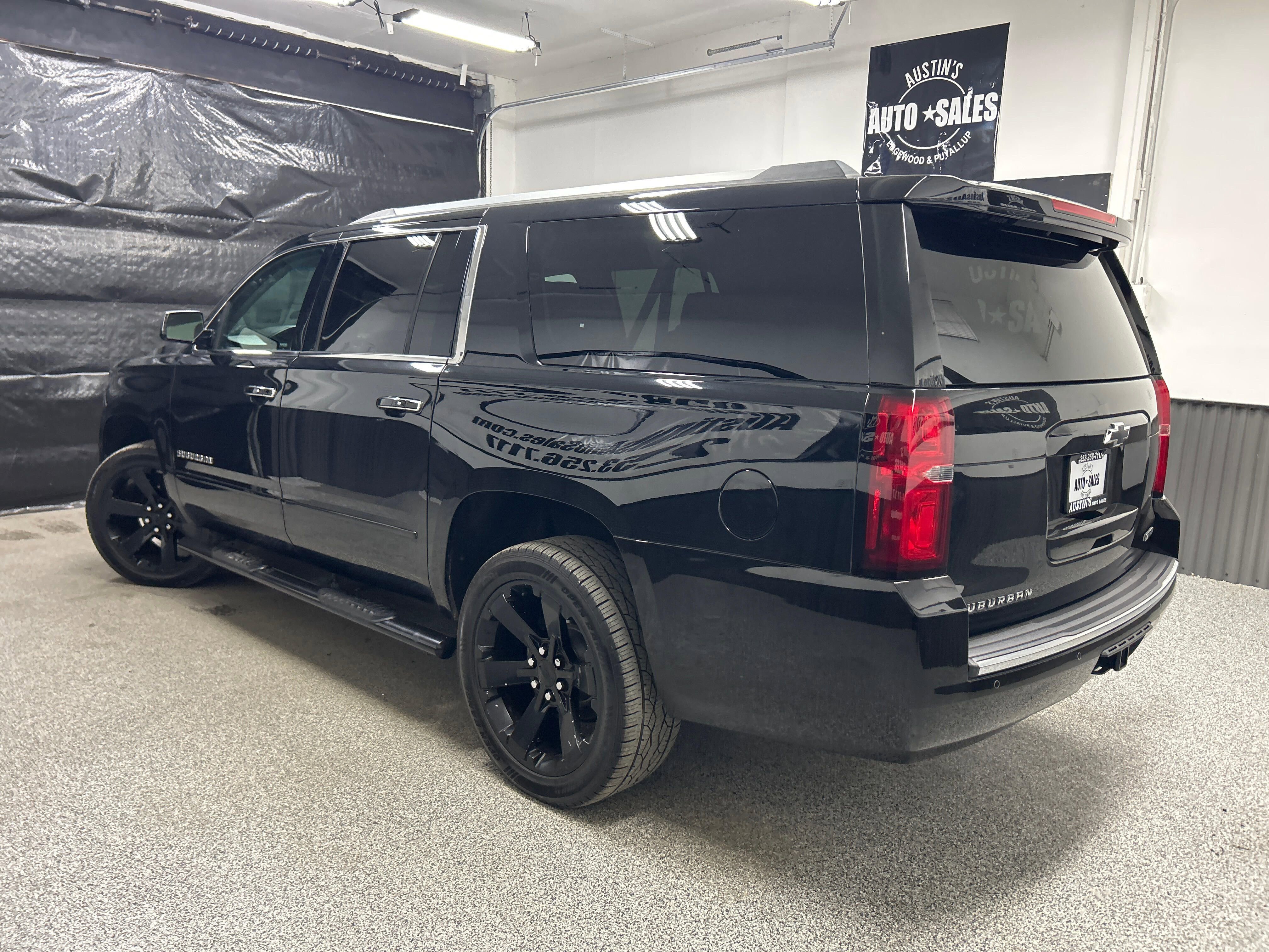 Used 2017 Chevrolet Suburban Premier AWD/4WD image 4