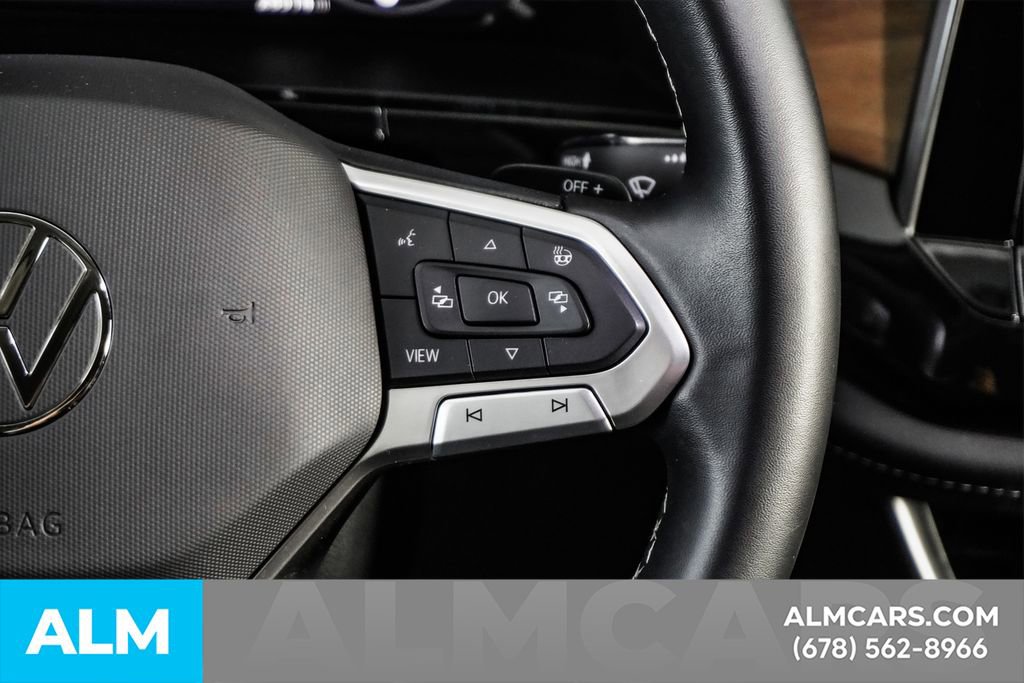 Used 2025 Volkswagen Atlas SE image 30