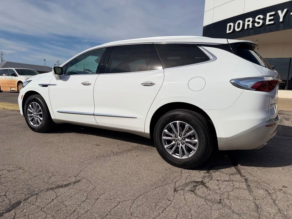 Used 2024 Buick Enclave Premium image 8