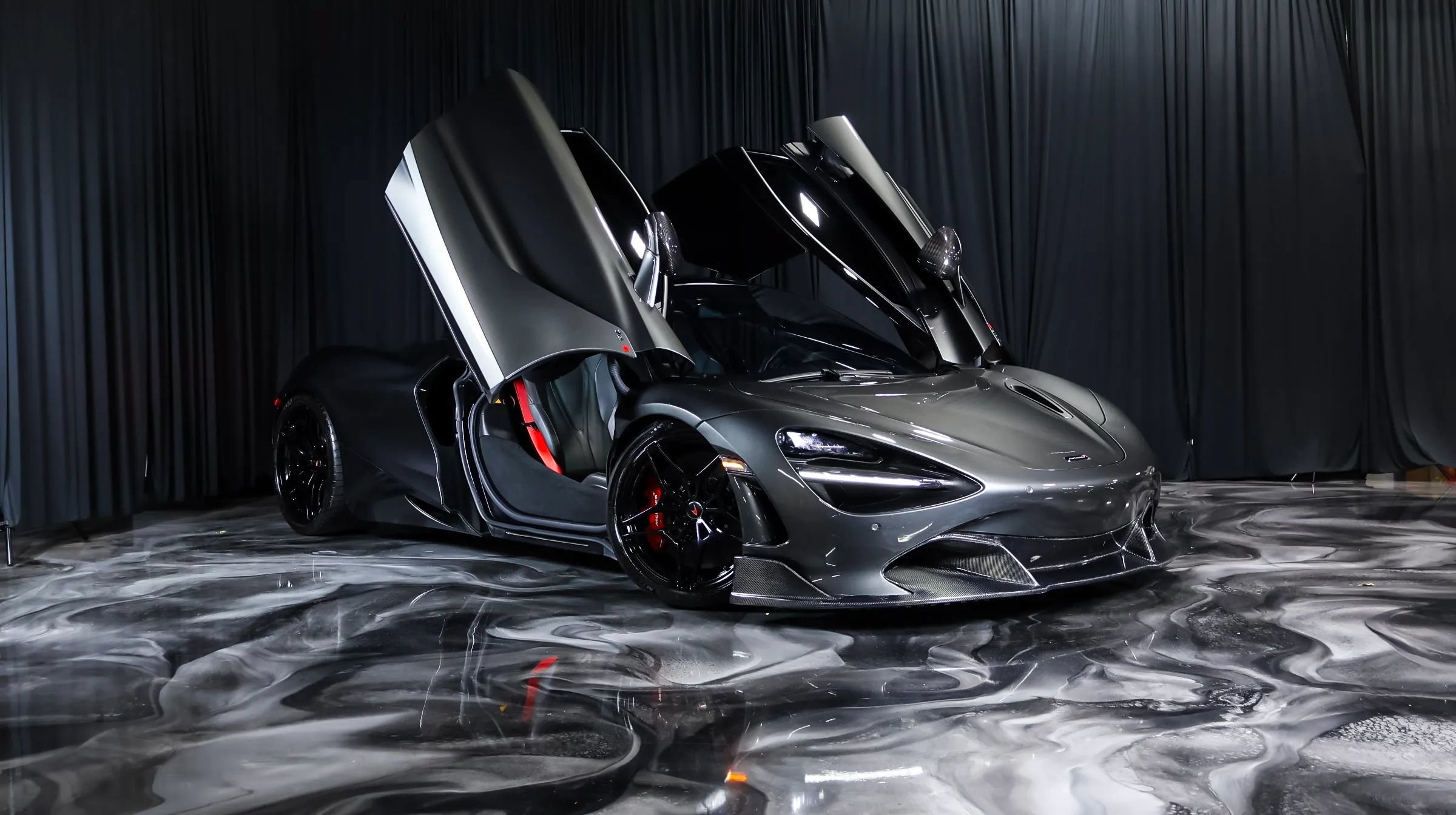 Used 2018 McLaren 720S Luxury RWD image 7