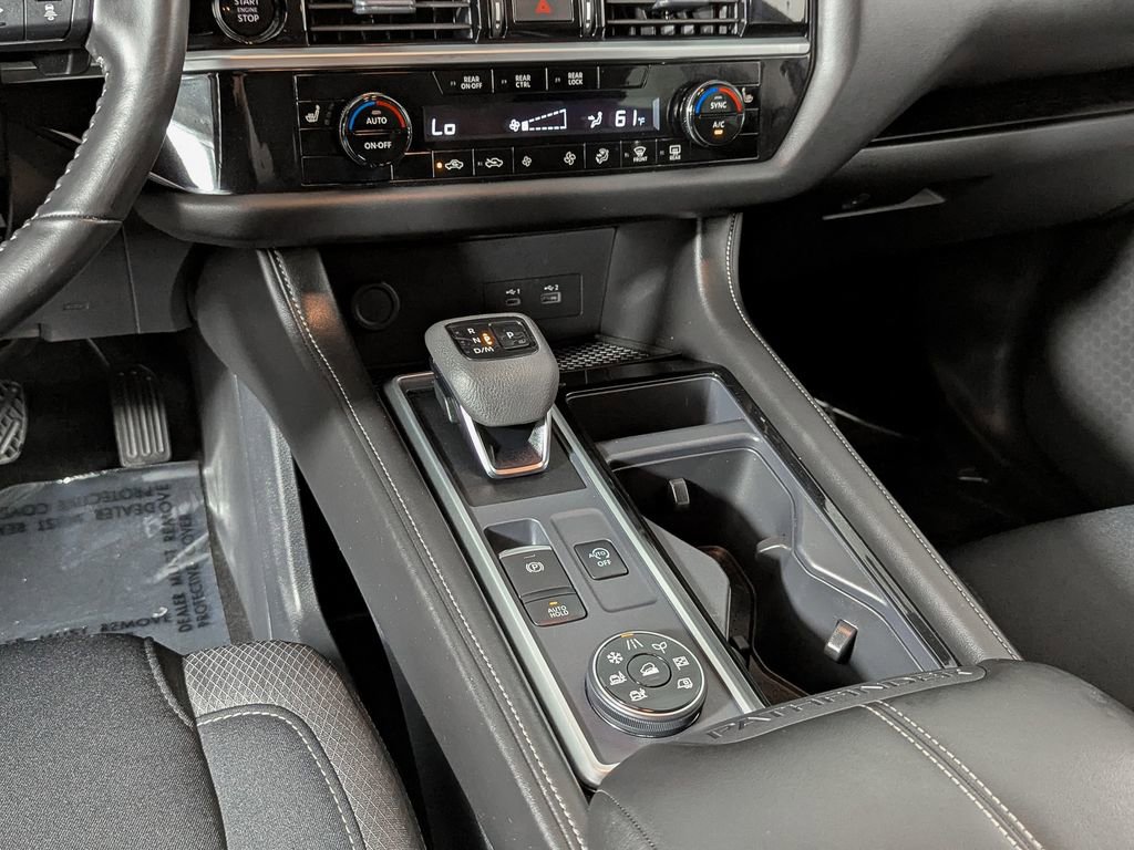 Used 2025 Nissan Pathfinder SV image 21