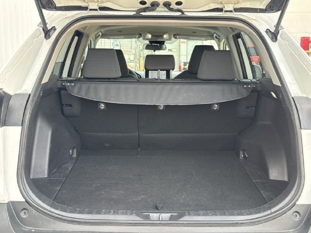 Used 2025 Toyota RAV4 XLE FWD image 32