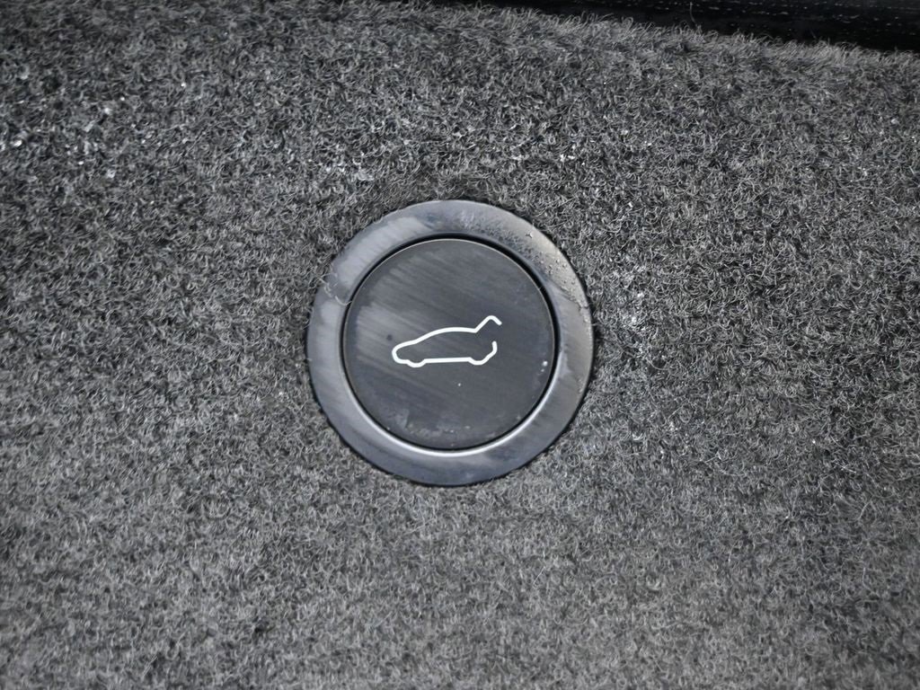 Used 2022 Tesla Model X Plaid image 14