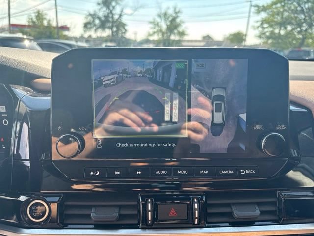 Used 2023 Nissan Pathfinder Platinum AWD/4WD image 16