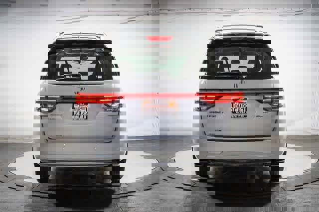 Used 2016 Honda Odyssey Touring Elite image 3