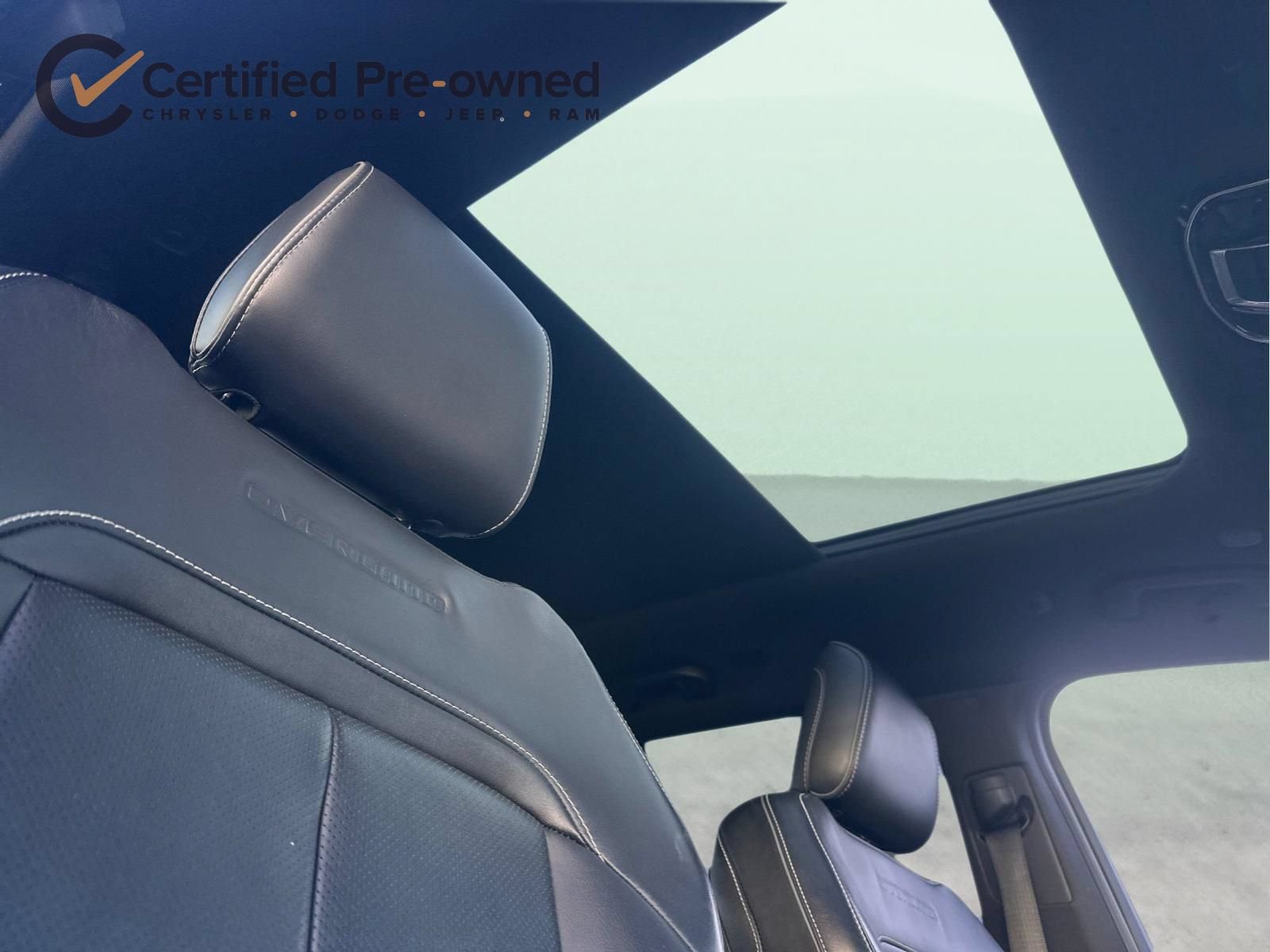 Used 2023 Jeep Grand Cherokee Overland AWD/4WD image 18