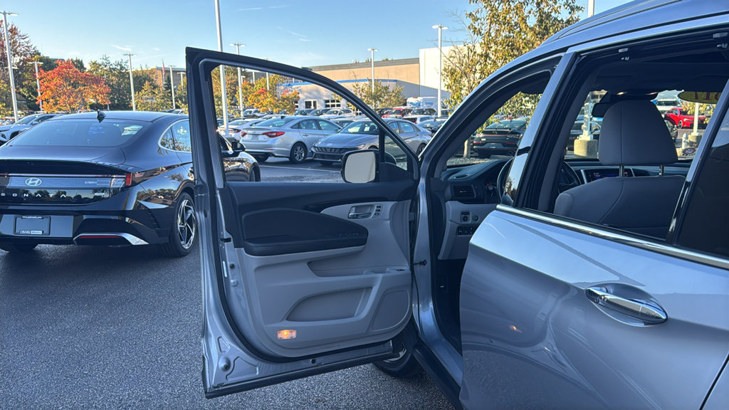 Used 2017 Honda Pilot Elite image 15