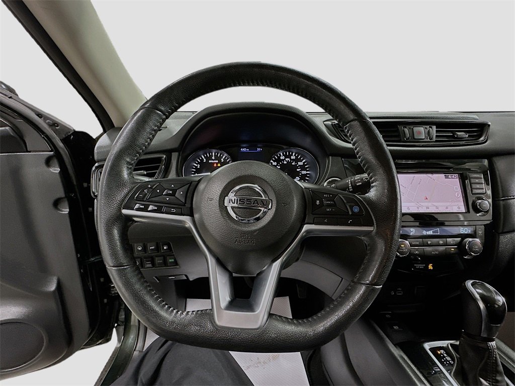 Used 2019 Nissan Rogue SV w/ Premium Package image 12