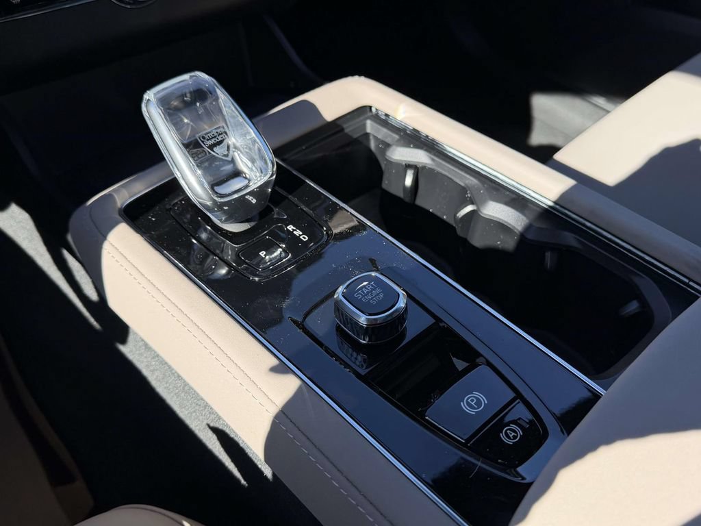 New 2026 Volvo XC90 B6 Plus w/ Protection Package Premier AWD/4WD image 6
