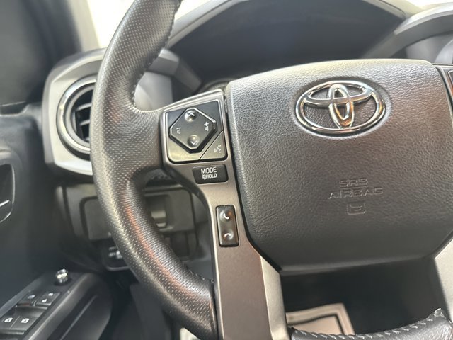 Used 2018 Toyota Tacoma TRD Sport AWD/4WD image 17