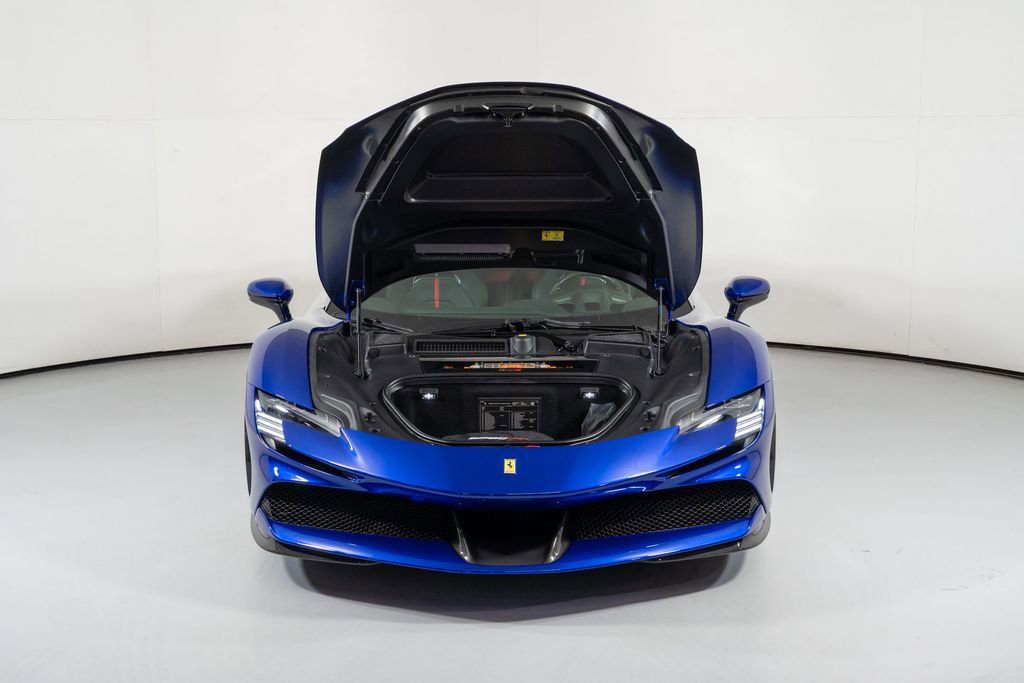 Used 2022 Ferrari SF90 Spider image 9