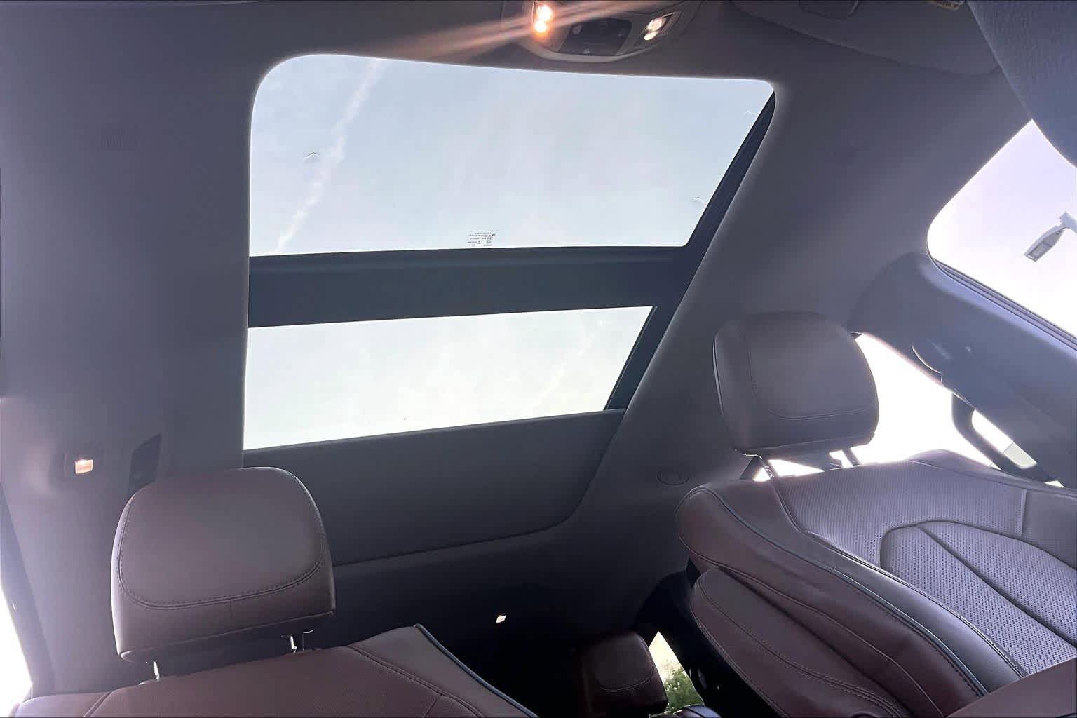 Used 2017 Chrysler Pacifica Limited FWD image 14