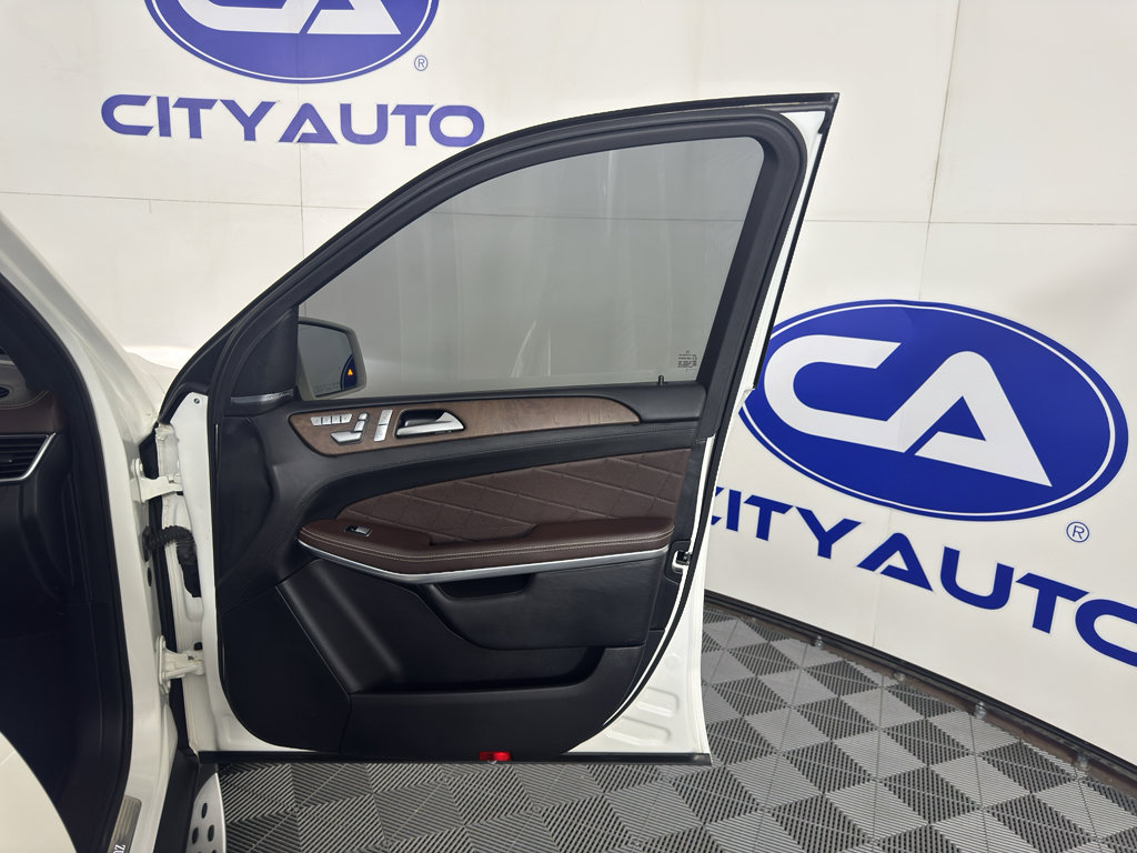 Used 2015 Mercedes-Benz GL 550 4MATIC image 42