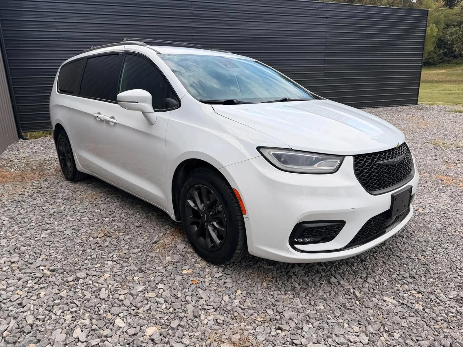 Used 2021 Chrysler Pacifica Touring-L w/ Premium & Safety Sphere Group FWD image 3