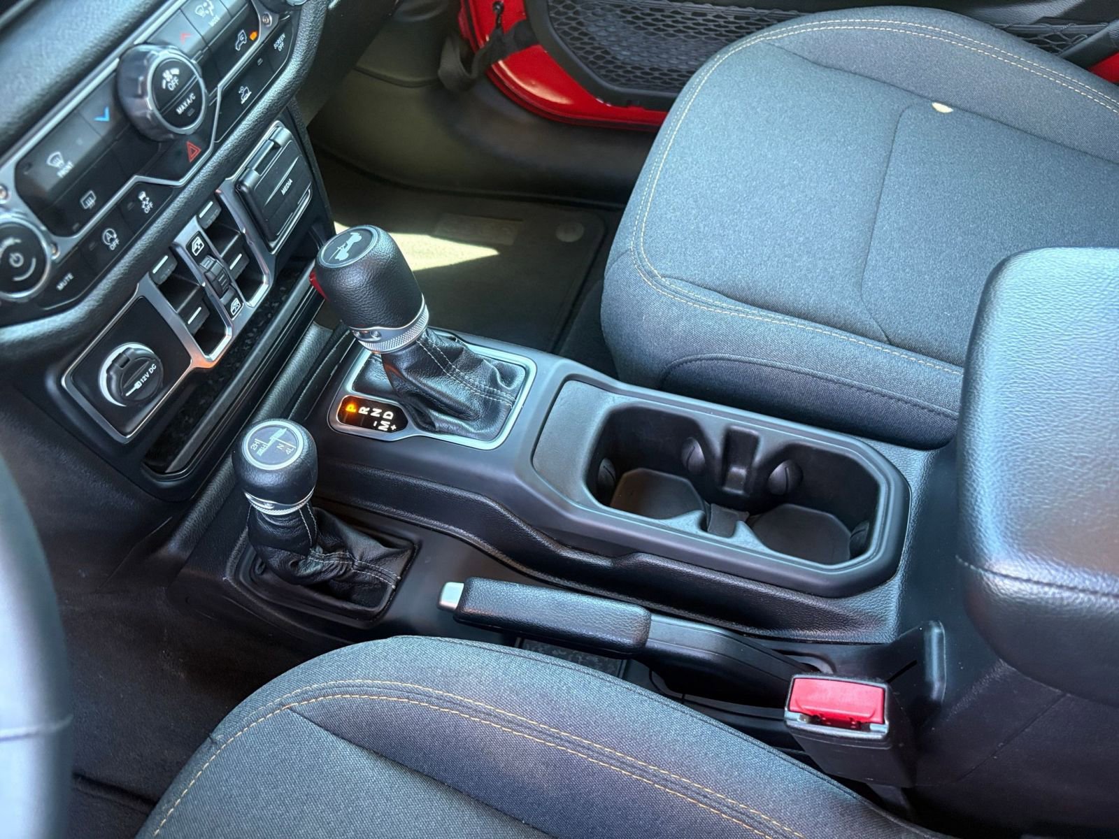 Used 2025 Jeep Wrangler Sport S AWD/4WD image 40