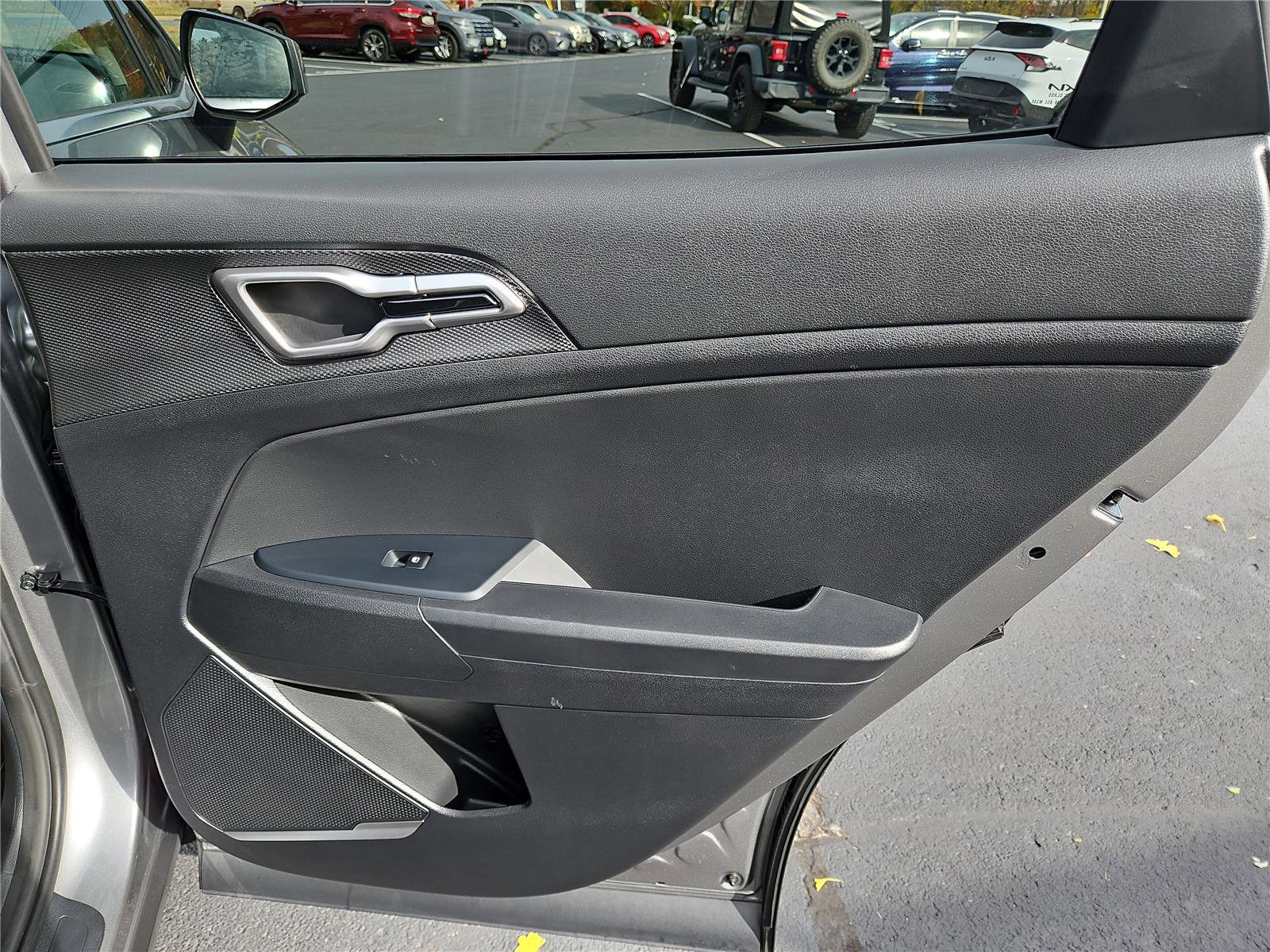 Certified 2025 Kia Sportage LX image 25