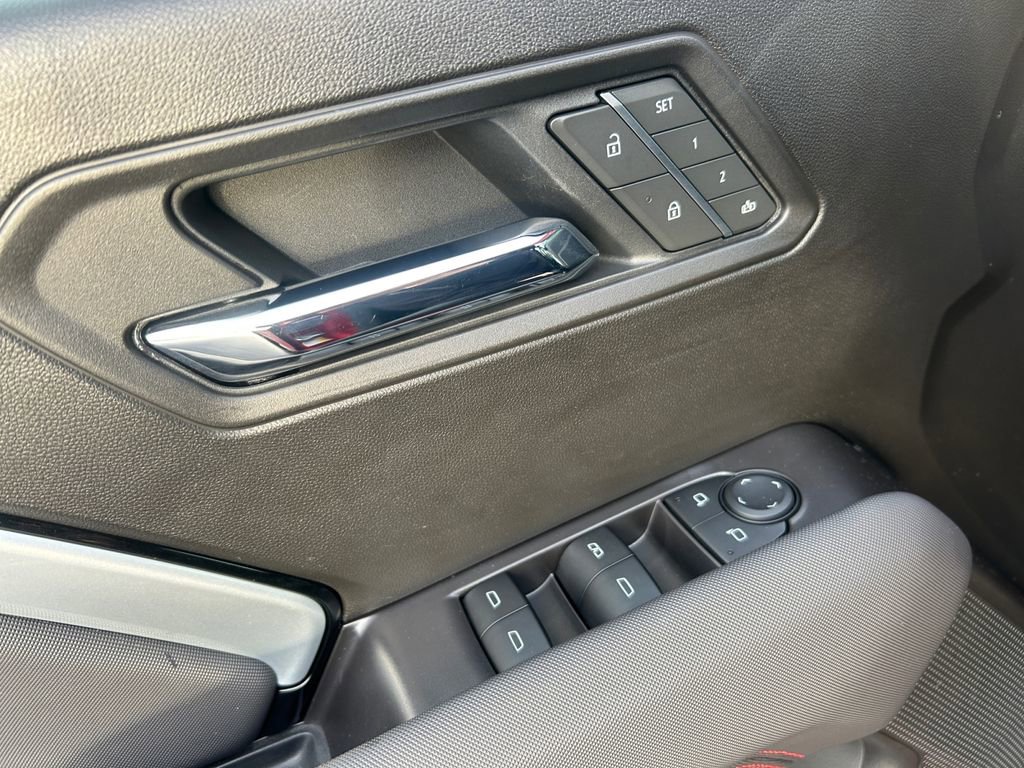 Used 2025 Chevrolet Colorado Z71 w/ Technology Package image 23