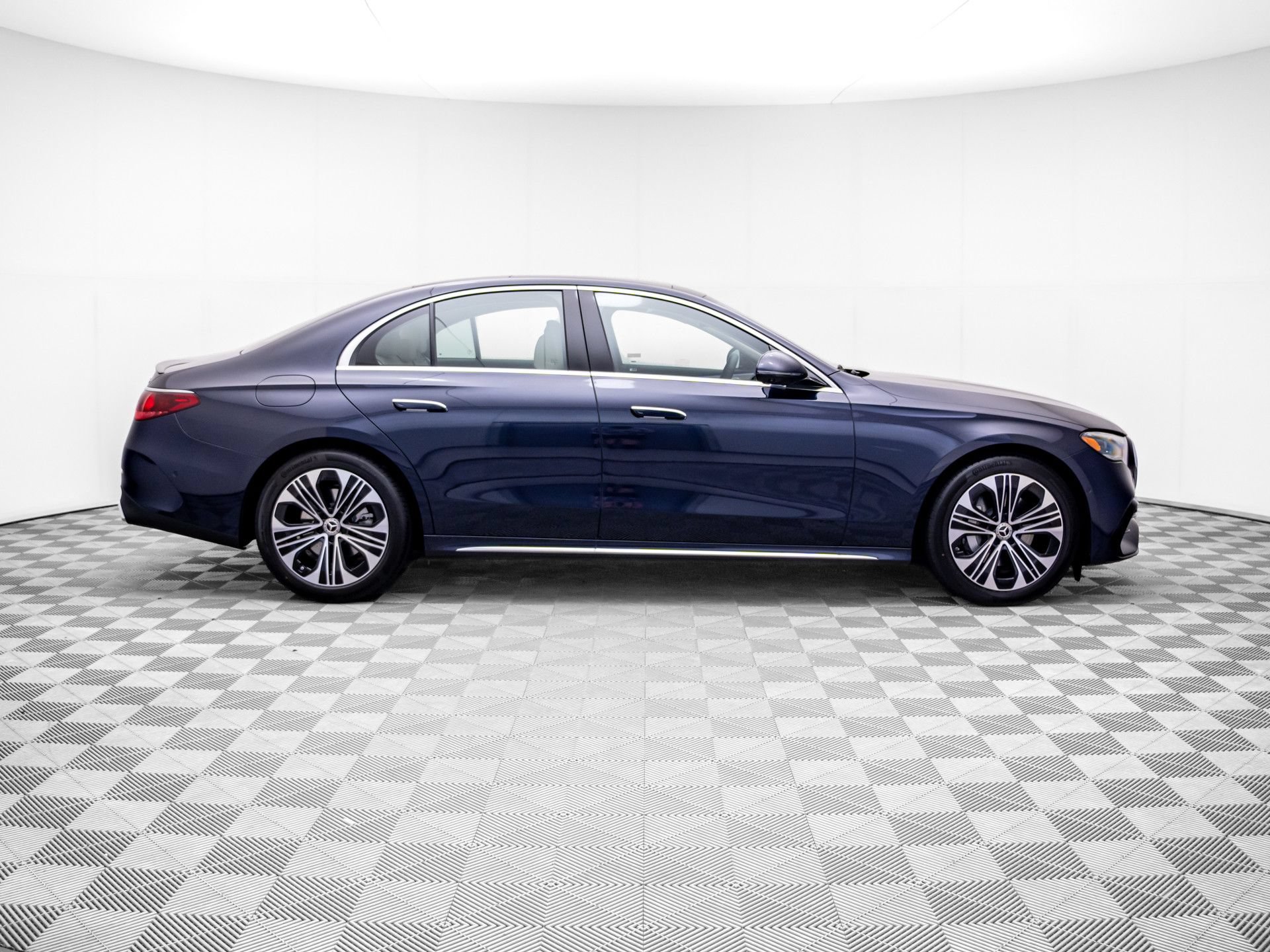 New 2026 Mercedes-Benz E 350 4MATIC Sedan image 6