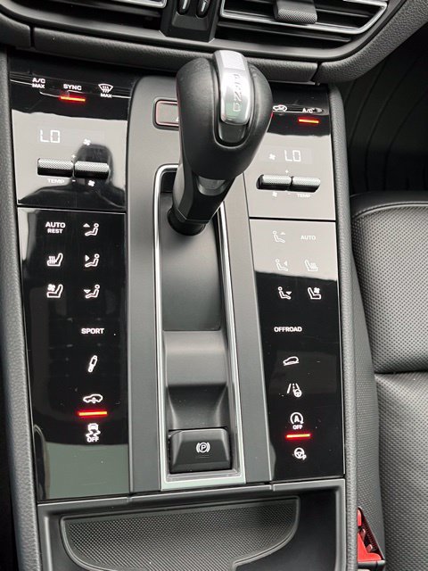 Used 2023 Porsche Macan w/ Premium Package Plus AWD/4WD image 34