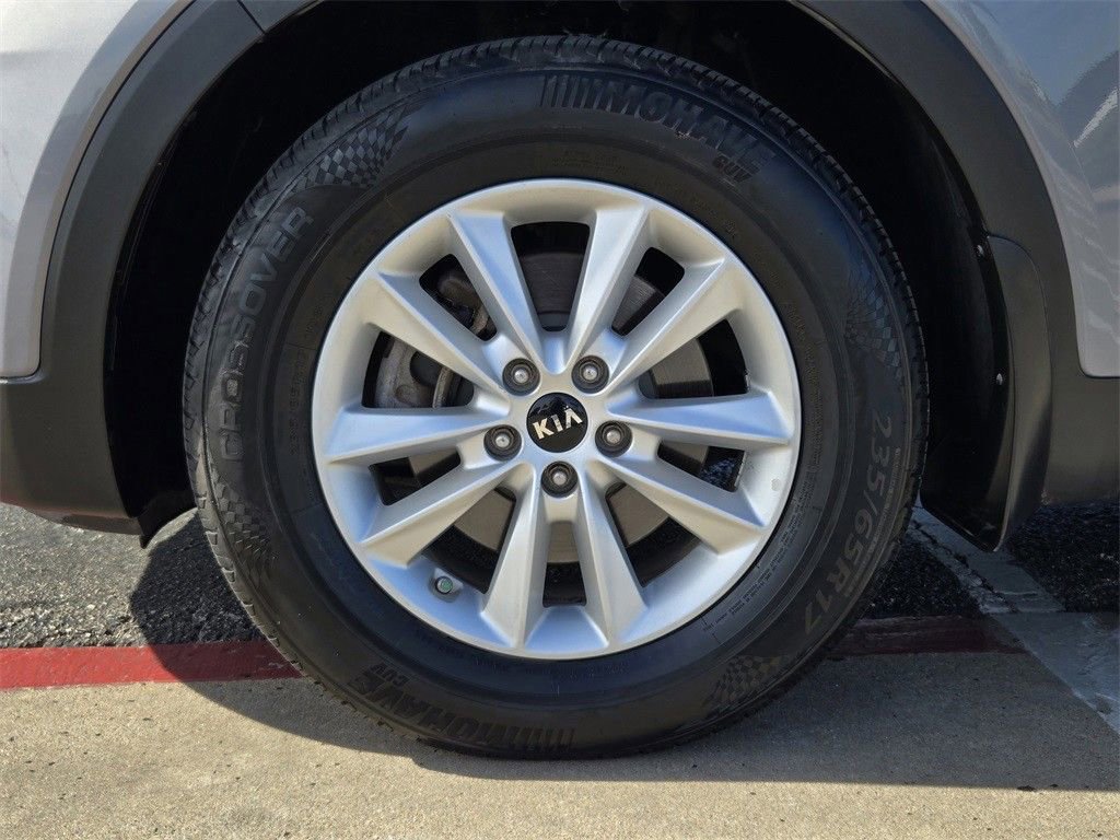 Certified 2020 Kia Sorento L image 10