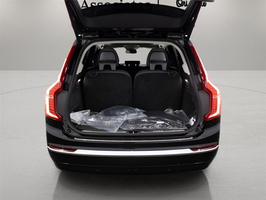 Certified 2025 Volvo XC90 T8 Plus w/ Protection Package Premier image 11
