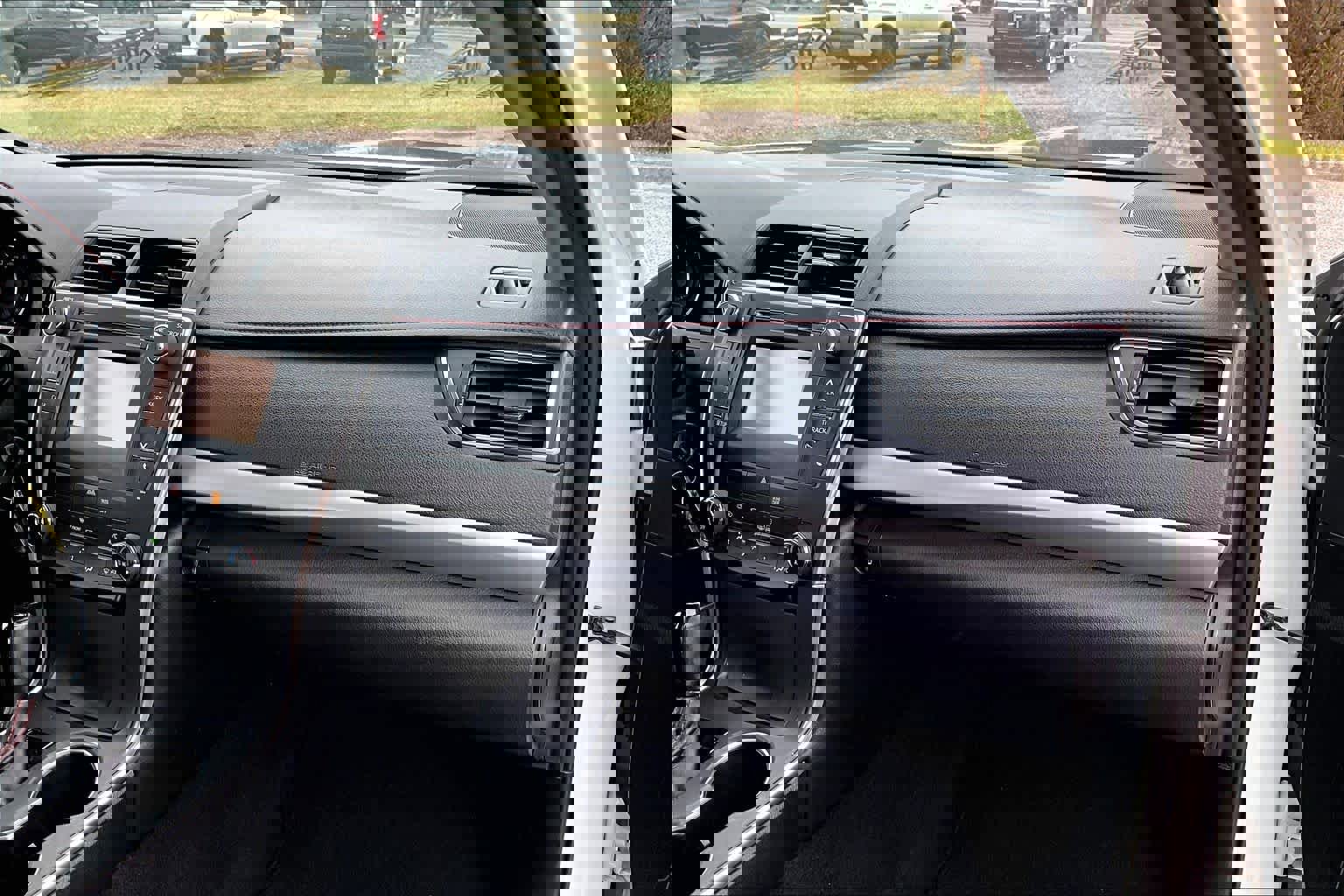 Used 2017 Toyota Camry SE image 17