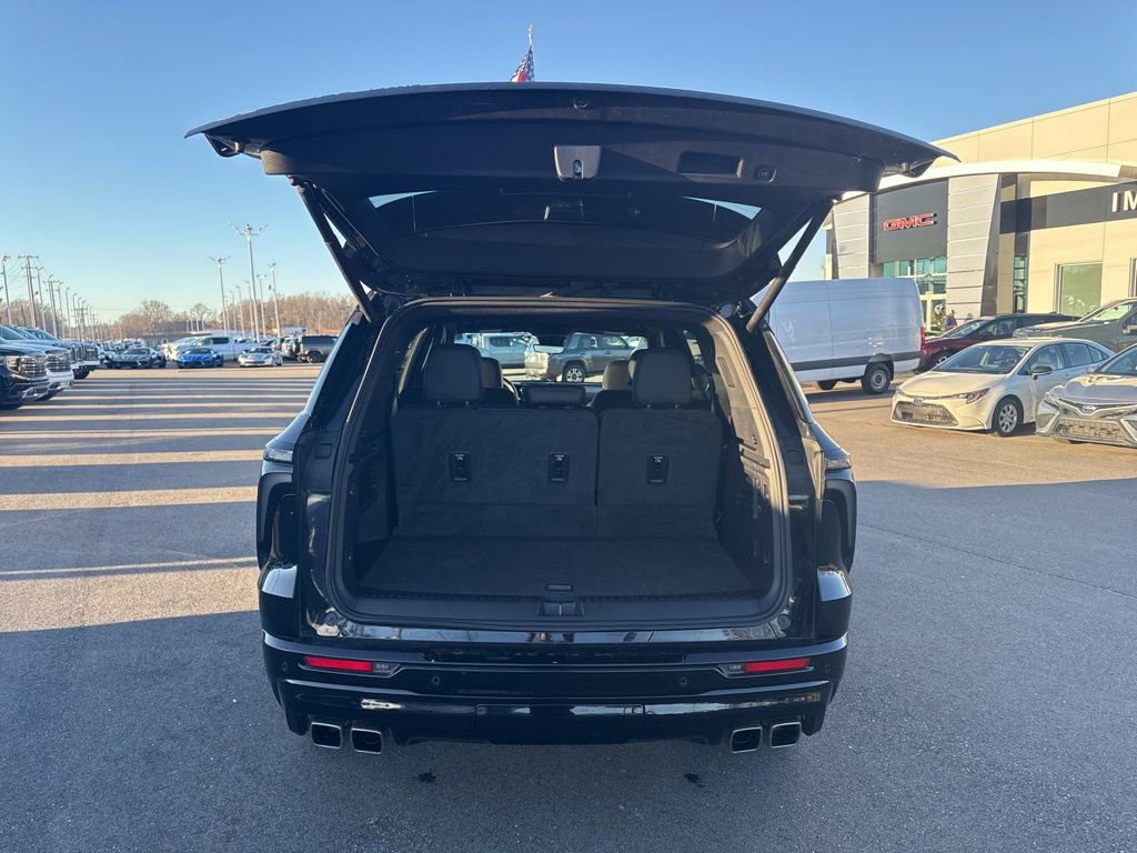 Used 2024 Chevrolet Traverse RS w/ LPO, Floor Liner Package AWD/4WD image 30