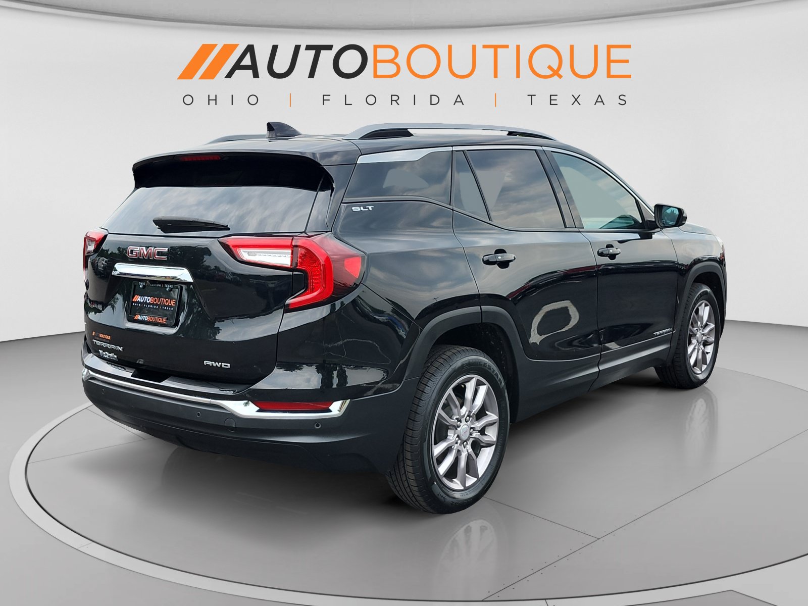 Used 2022 GMC Terrain SLT w/ Infotainment Package II AWD/4WD image 5