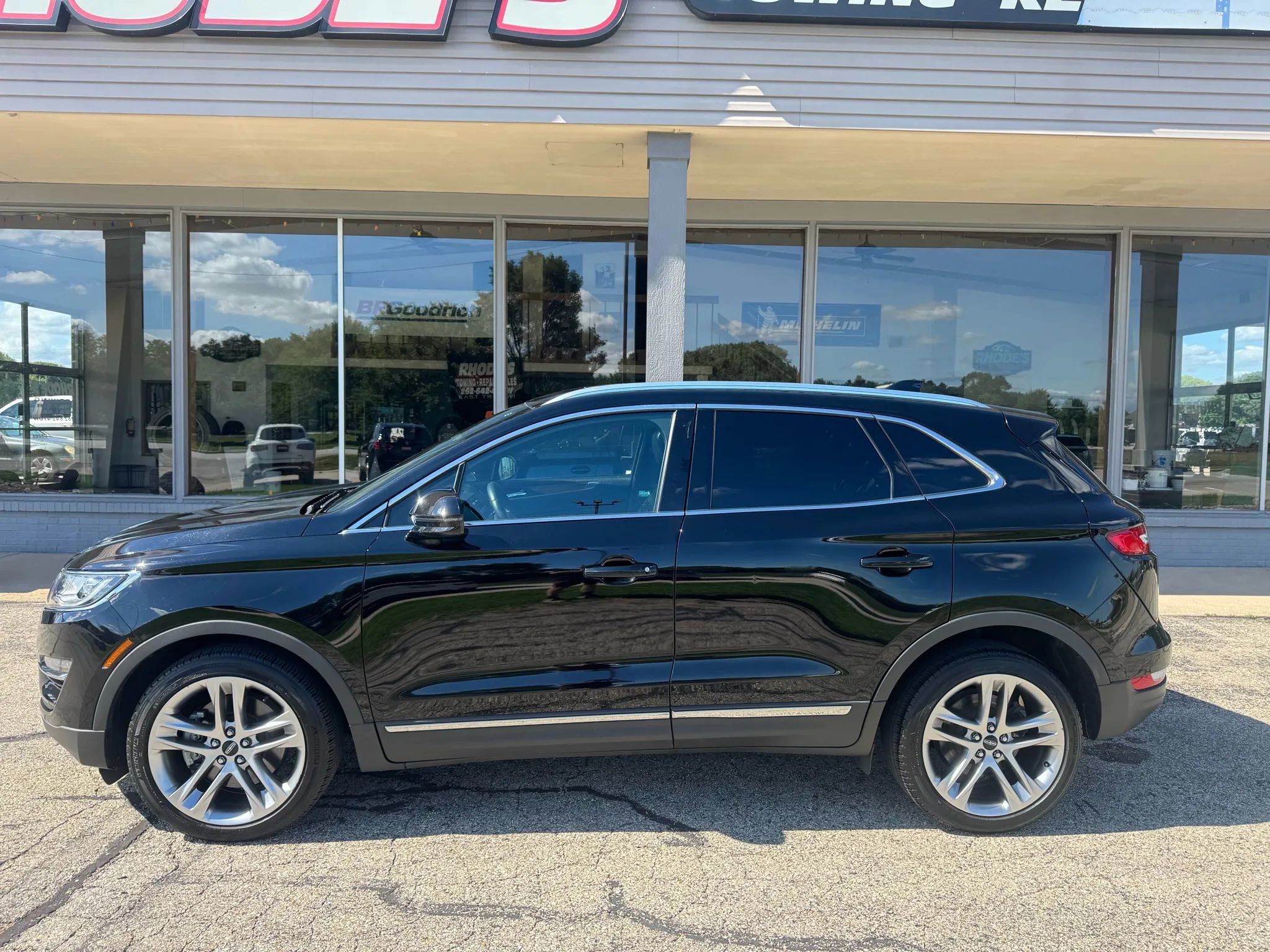 Used 2017 Lincoln MKC Reserve w/ Lincoln MKC Climate Package image 2