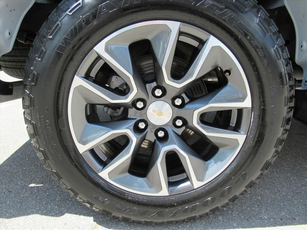 Used 2024 Chevrolet Silverado 1500 LT AWD/4WD image 8