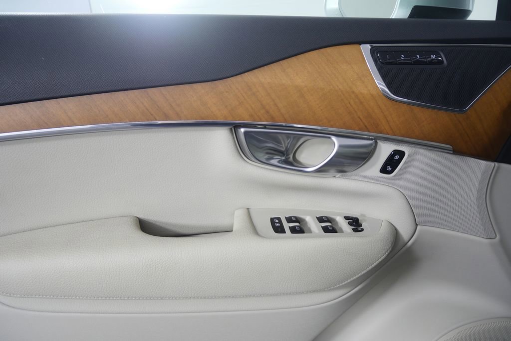 Used 2022 Volvo XC90 T6 Momentum w/ Advanced Package image 8