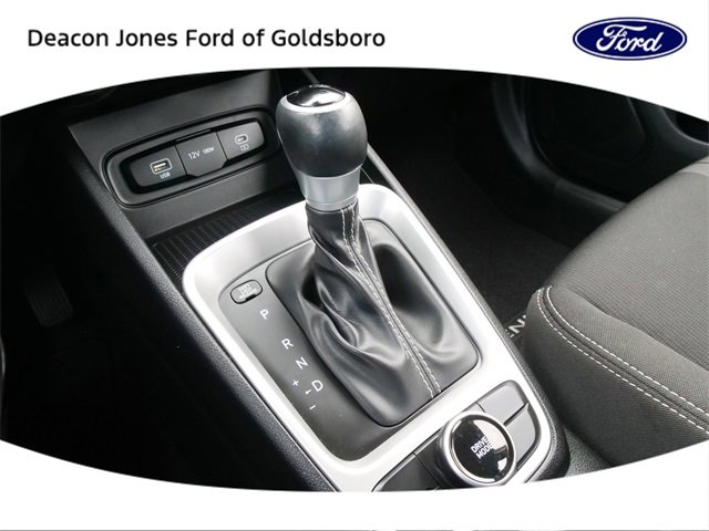 Used 2023 Hyundai Venue SEL image 24