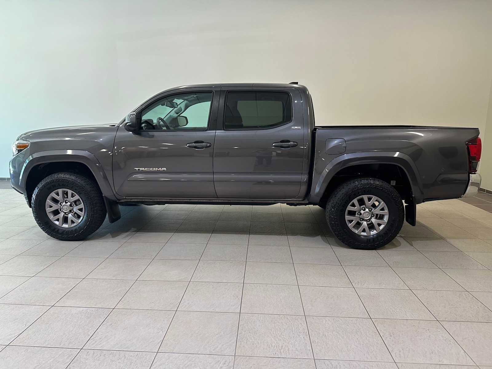 Used 2019 Toyota Tacoma SR5 RWD image 4