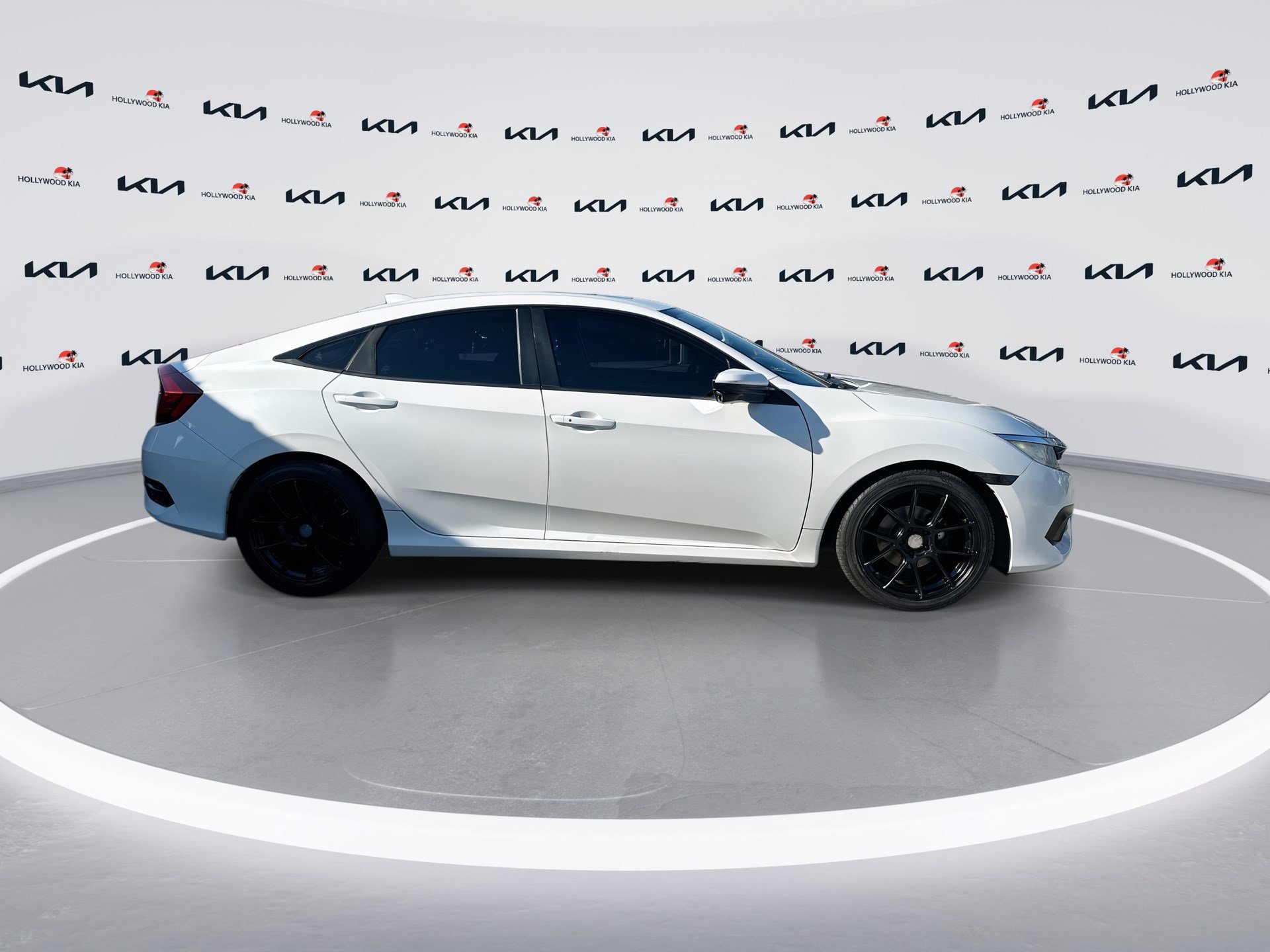 Used 2018 Honda Civic EX image 9