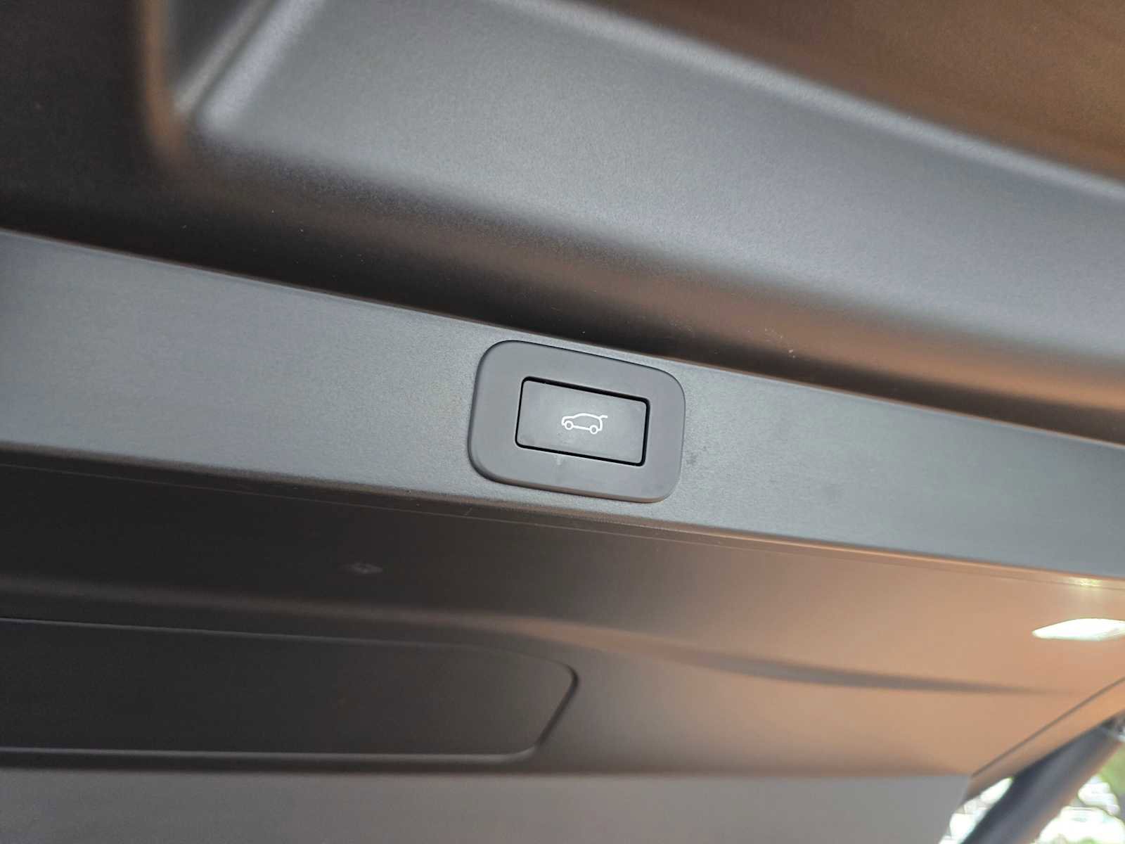 Used 2024 Land Rover Range Rover Long Wheelbase SE image 19