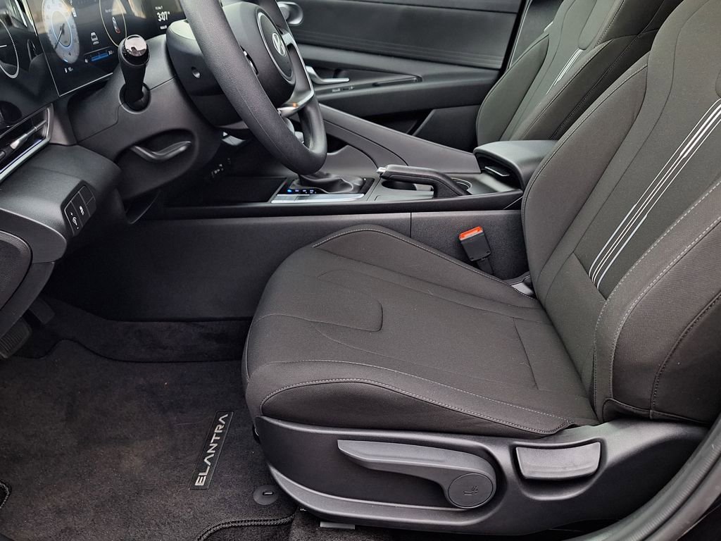 Used 2024 Hyundai Elantra SEL image 11