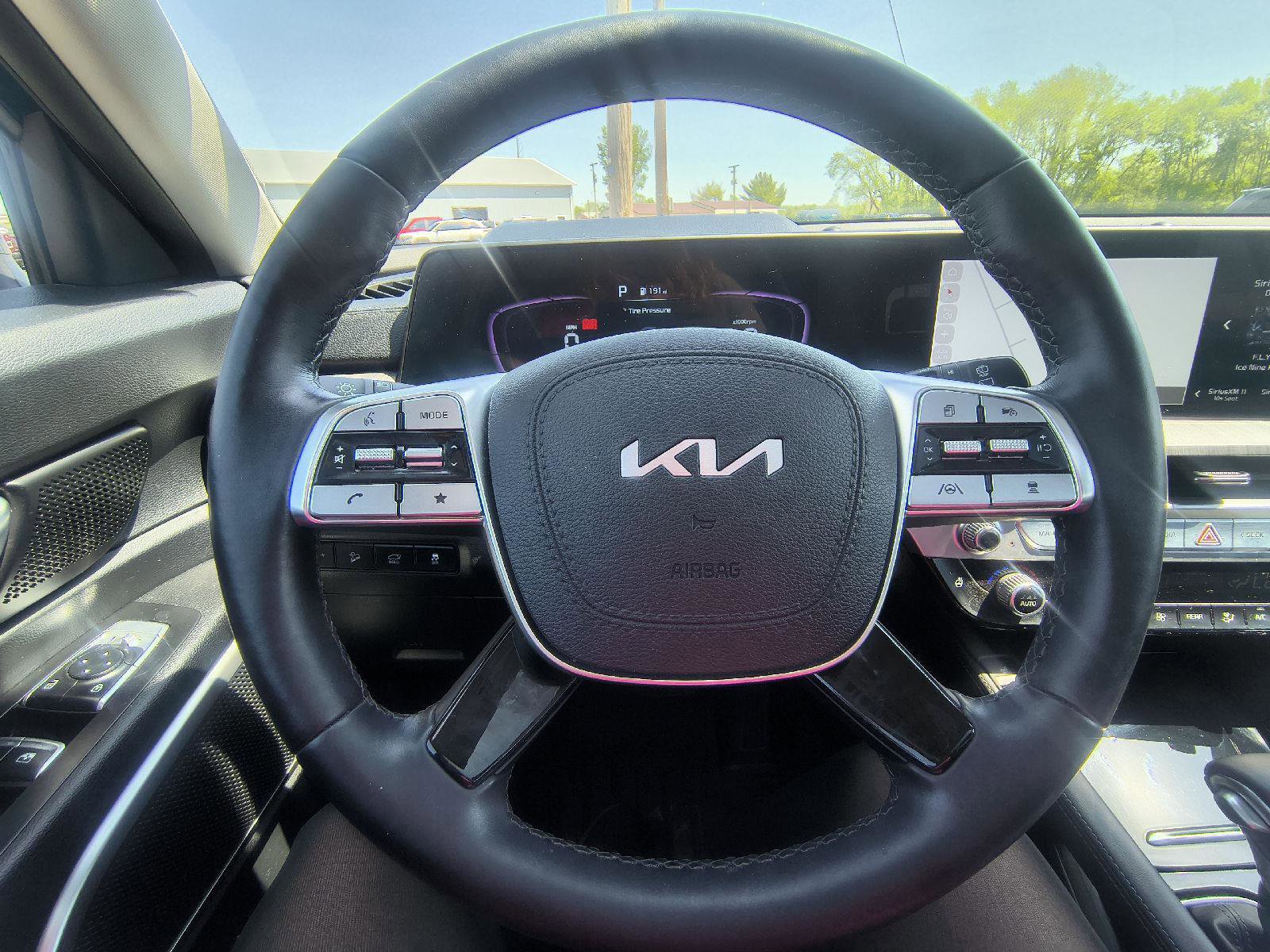 Used 2023 Kia Telluride EX w/ EX Captain's Chair Package AWD/4WD image 15