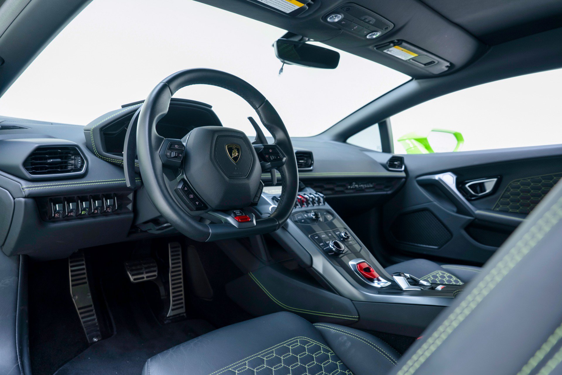 Used 2019 Lamborghini Huracan LP 580-2 RWD image 2
