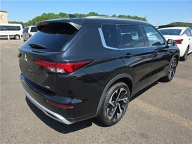Used 2023 Mitsubishi Outlander SEL FWD image 2