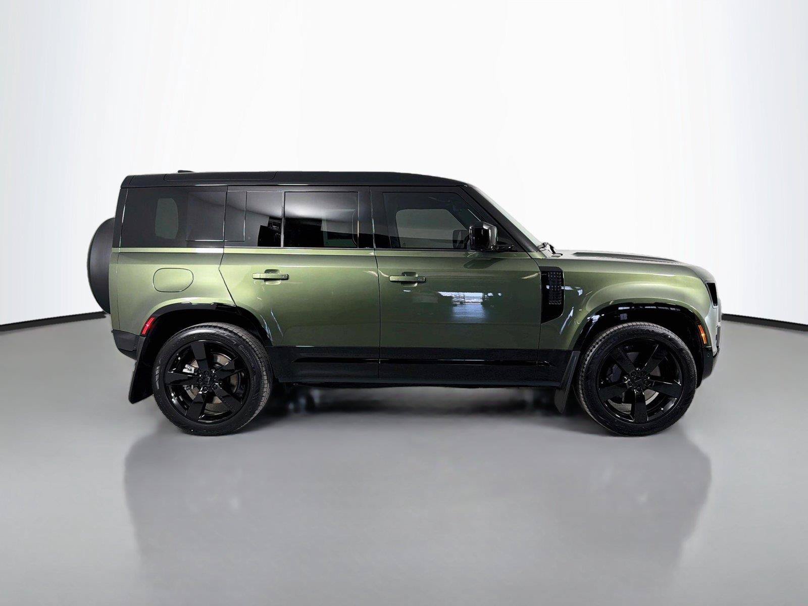 New 2026 Land Rover Defender 110 X-Dynamic SE AWD/4WD image 4